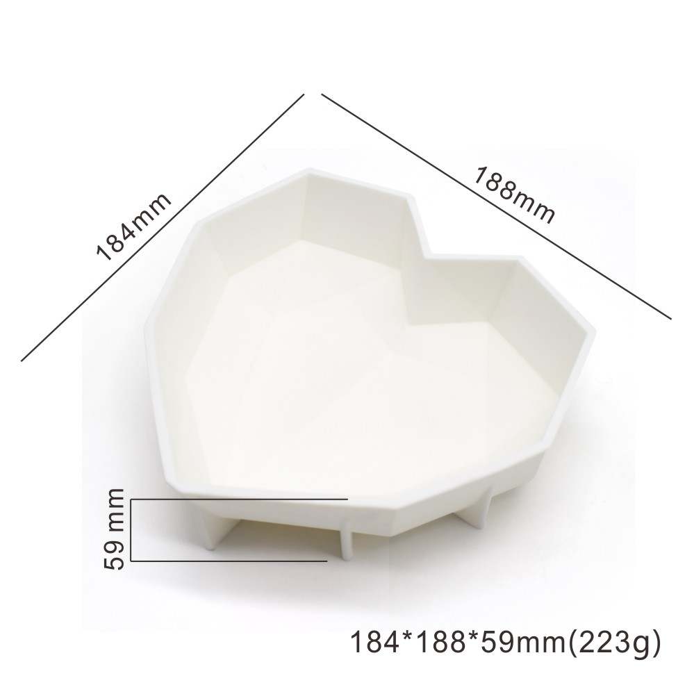 A white heart-shaped piñata mold with a geometric design, measuring 184mm by 188mm and 59mm in depth. The mold is shown from a top-down perspective, displaying its shape and dimensions. The weight of the mold is indicated as 223g.