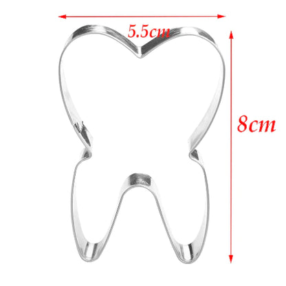 A metal cookie cutter shaped like a tooth, measuring approximately 5.5 cm wide and 8 cm tall. The cutter has smooth, rounded edges and is positioned upright against a white background, with dimensions clearly indicated in red text.